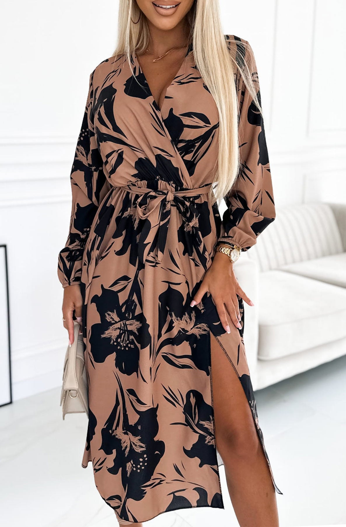 A women wearing brown floral midaxi dress